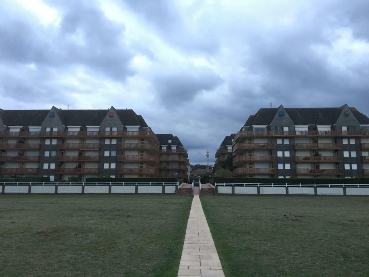 The Golden Triangle Apartment Deauville Exterior photo